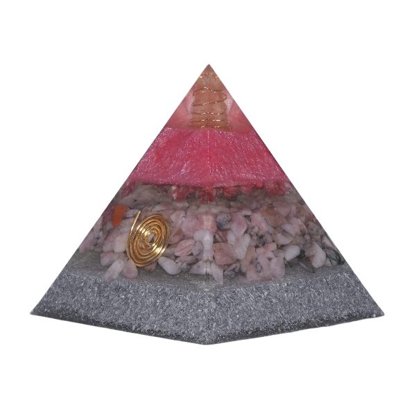 Orgoniet piramide aardbeien kwarts met maria magdelena lemurian kristalpunt gewikkeld in koper met kleur roze en wit Zijaanzicht