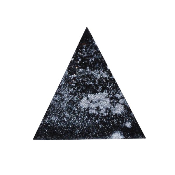 Orgonite piramide shungiet, bergkristal met maria magdelena lemurian kristalpunt gewikkeld in koper met kleur zwart, zilver MSOP-GGPSB15169 Vooraanzicht