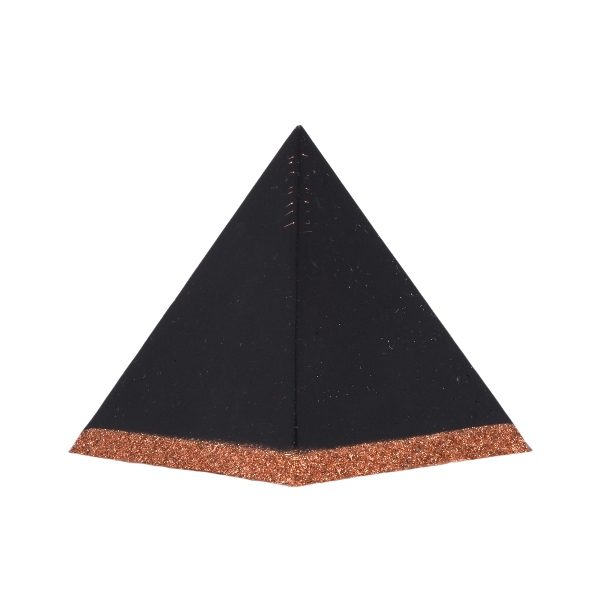 Orgonite piramide shungiet, koper met maria magdelena lemurian kristalpunt gewikkeld in koper met kleur zwart, koperMSOP-MOPSK15237 Zijaanzicht