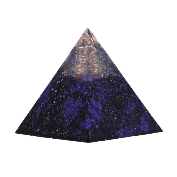Orgonite piramide shungiet, lapis lazuli met maria magdelena lemurian kristalpunt gewikkeld in koper met kleur zwart, blauw MSOP-GOPSLL15117 Zijaanzicht