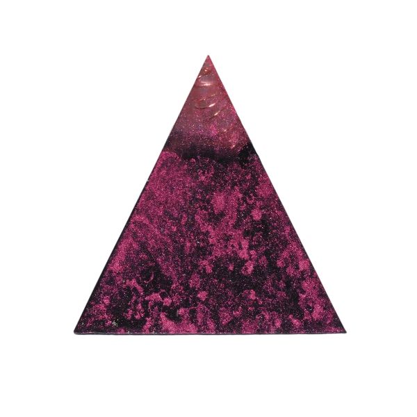 Orgonite piramide shungiet, rode jaspis, carneool met maria magdelena lemurian kristalpunt gewikkeld in koper met kleur zwart, roze GGPSRC15145 Vooraanzicht